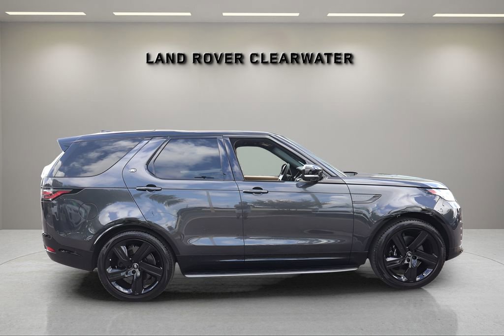 Used 2024 Land Rover Discovery Metropolitan Edition AWD/4WD image 6
