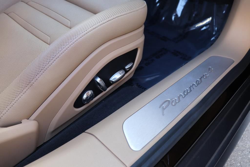 Used 2018 Porsche Panamera 4 image 29