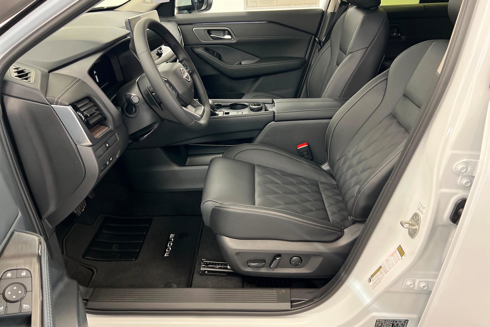 New 2026 Nissan Rogue Platinum AWD/4WD image 17