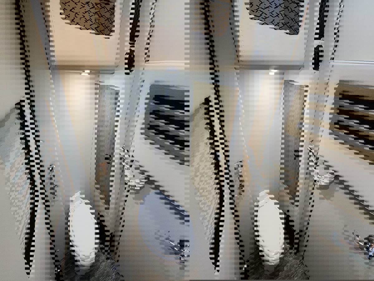 Used 2021 Mercedes-Benz Sprinter 3500 image 74