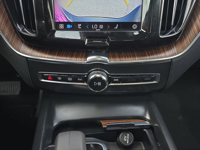 Used 2022 Volvo XC60 T8 Inscription Expression w/ Advanced Package image 24