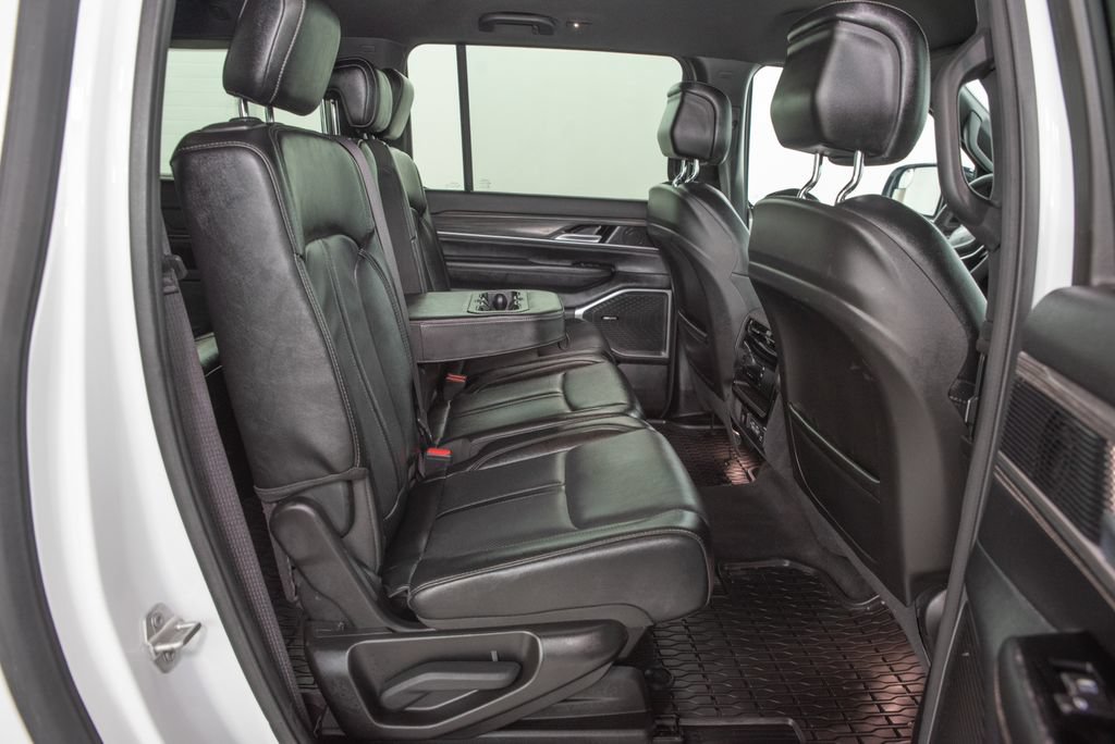 Used 2024 Jeep Wagoneer L Series II w/ Flexible Seating Group RWD image 23