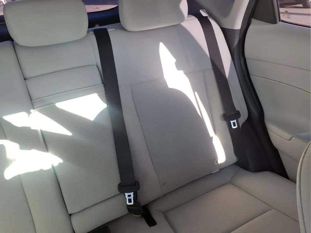 Used 2024 Hyundai Kona SE image 18