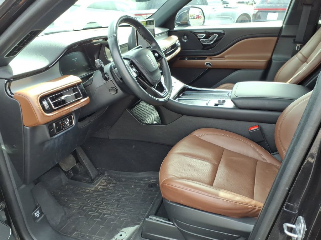 Certified 2023 Lincoln Aviator Reserve w/ Elements Package Plus AWD/4WD image 10