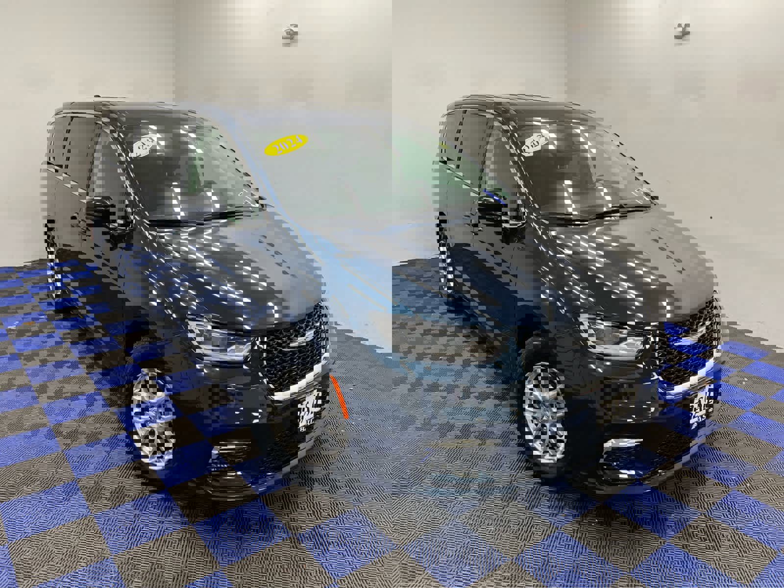 Used 2024 Chrysler Pacifica Touring-L image 34