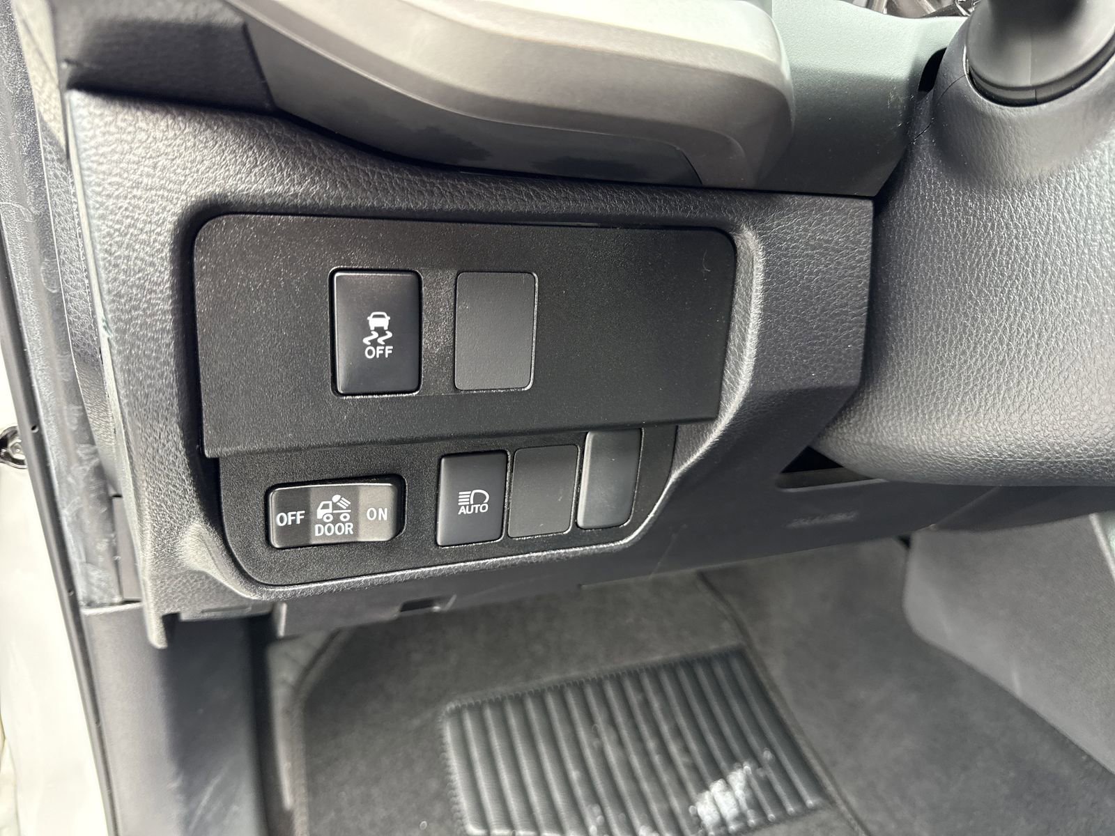 Used 2023 Toyota Tacoma SR5 w/ Technology Package AWD/4WD image 15