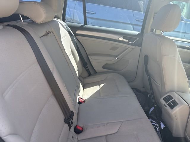 Used 2015 Volkswagen Golf S image 11