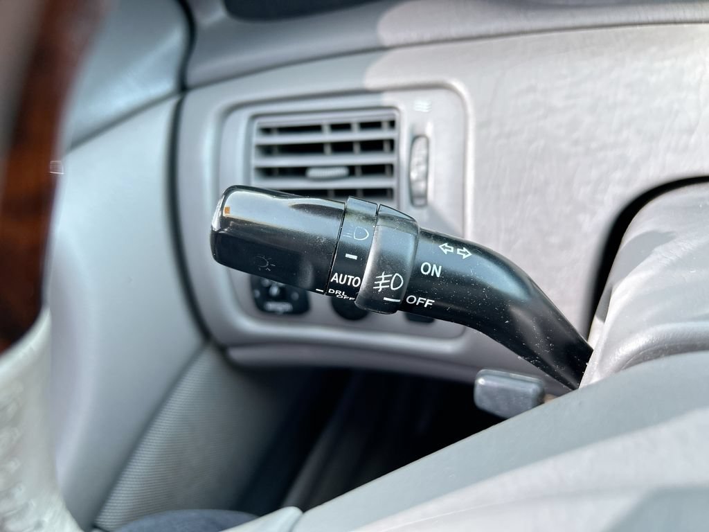 Used 2004 Toyota Avalon XL FWD image 19