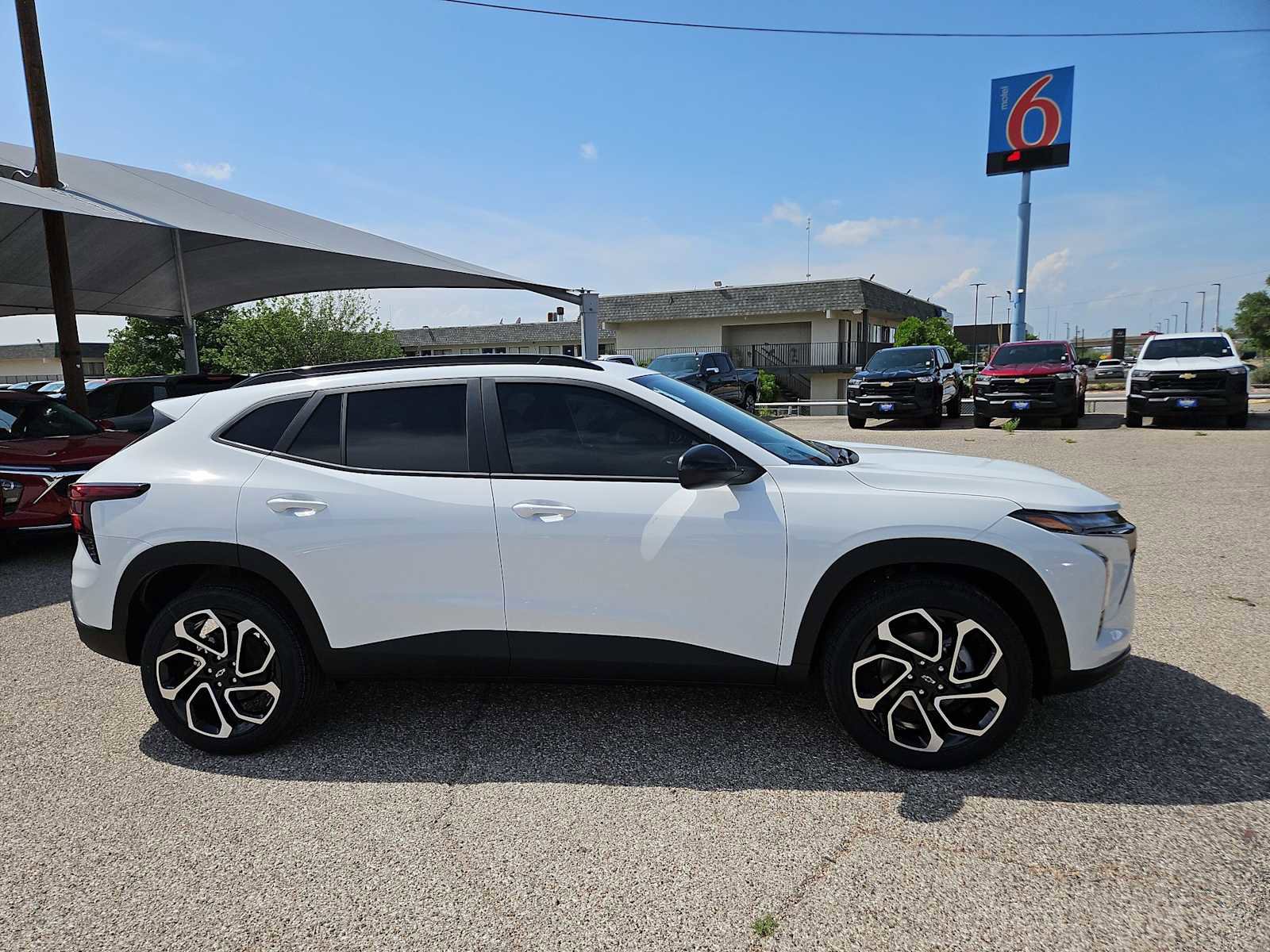 New 2026 Chevrolet Trax RS w/ Sunroof Package FWD image 9