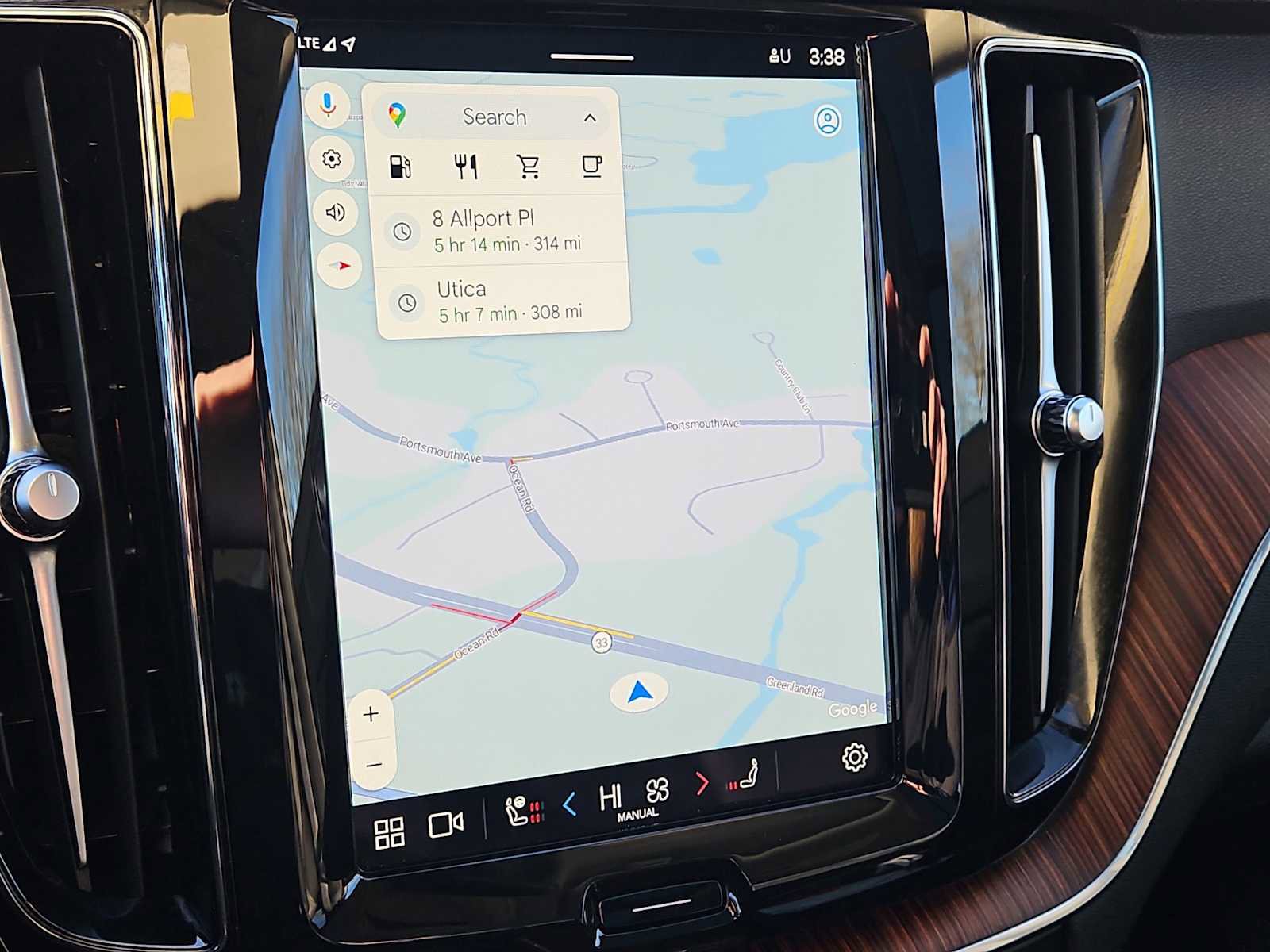 Used 2024 Volvo XC60 B5 Plus image 16