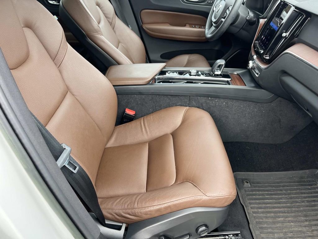 Used 2023 Volvo XC60 B5 Plus w/ Protection Package Premier image 23