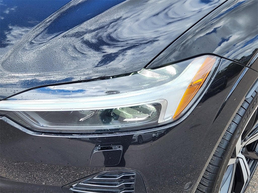 Used 2022 Volvo XC60 T8 R-Design w/ Advanced Package image 9