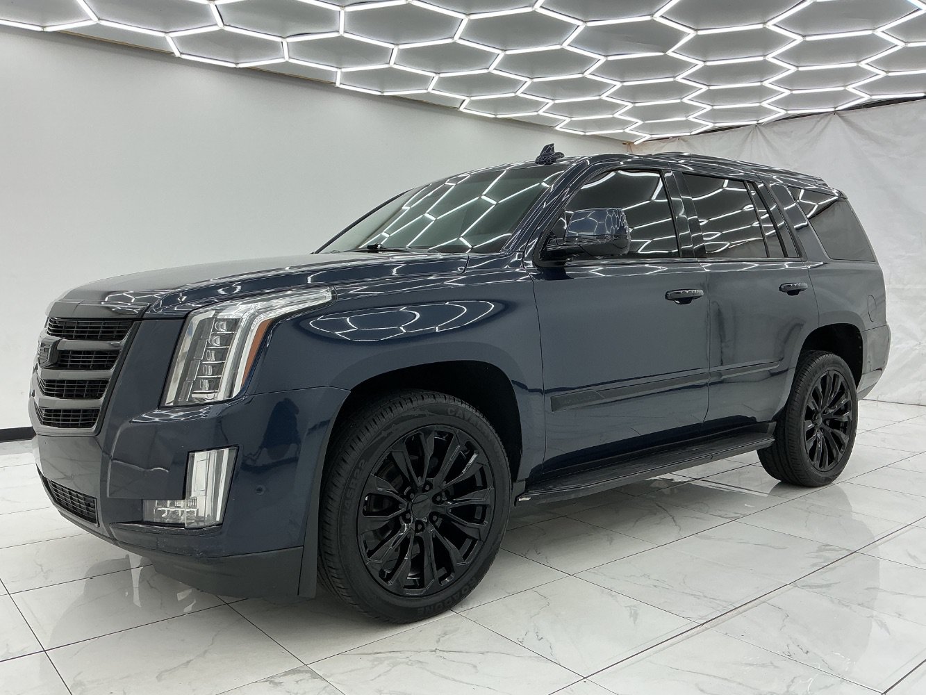 Used 2020 Cadillac Escalade Luxury AWD/4WD image 6