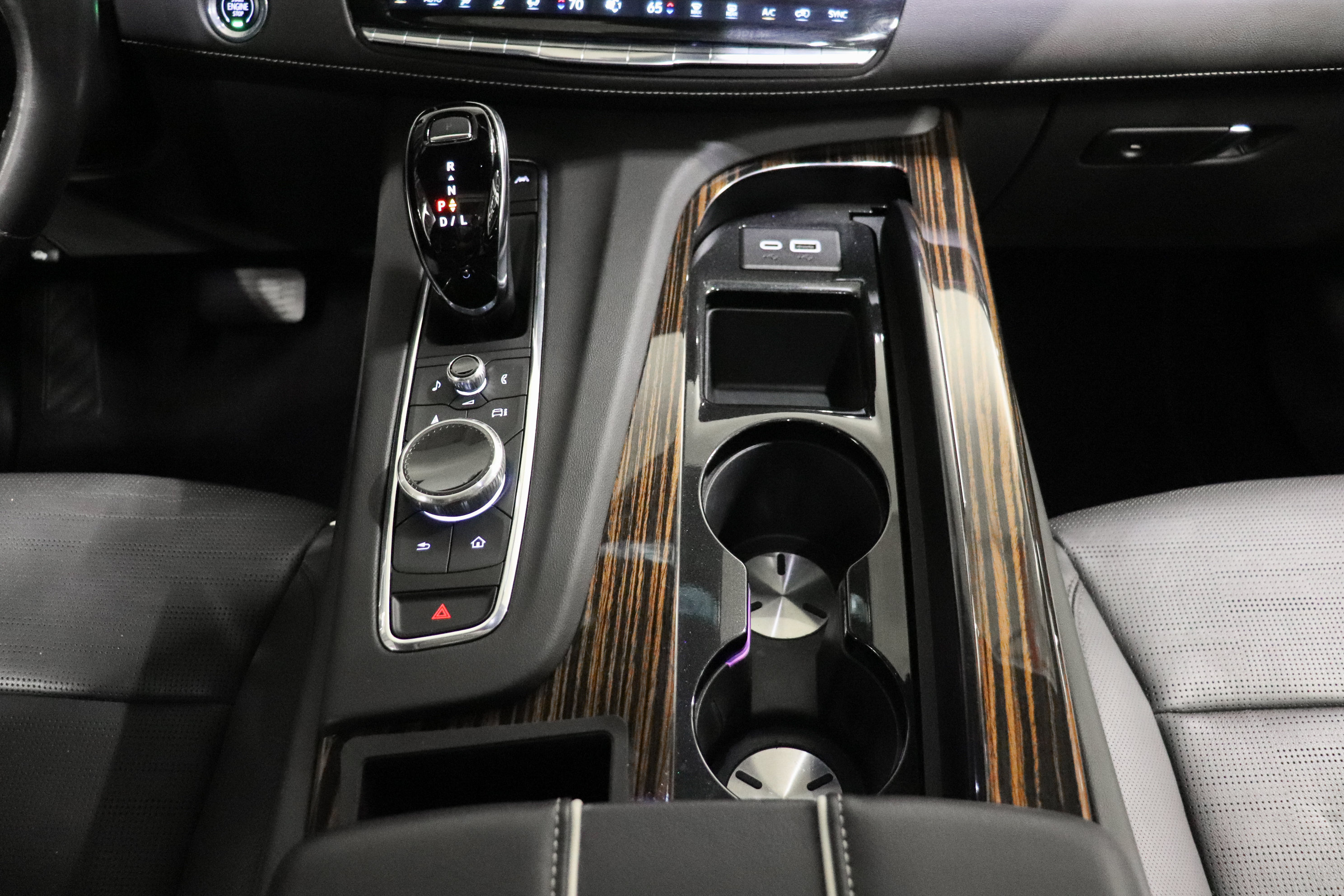 Used 2023 Cadillac Escalade Premium Luxury AWD/4WD image 30
