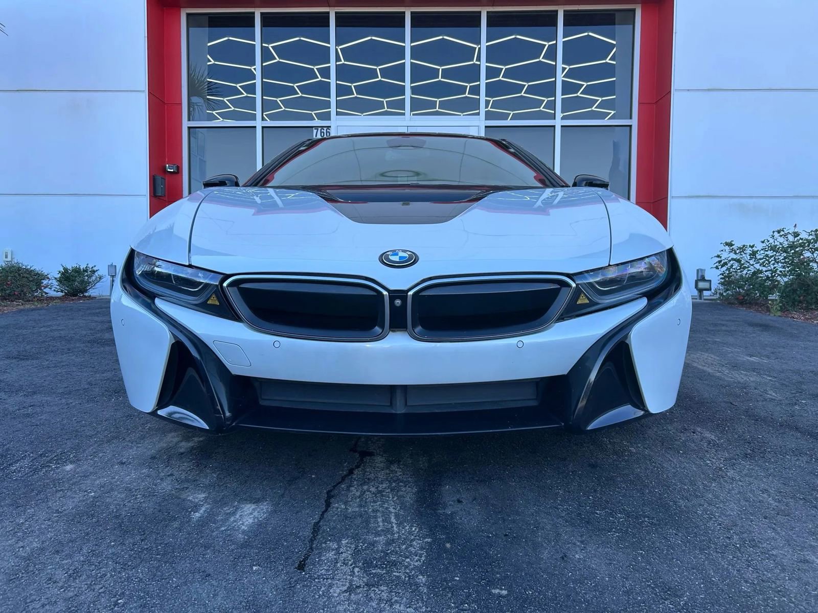 Used 2017 BMW i8 image 2