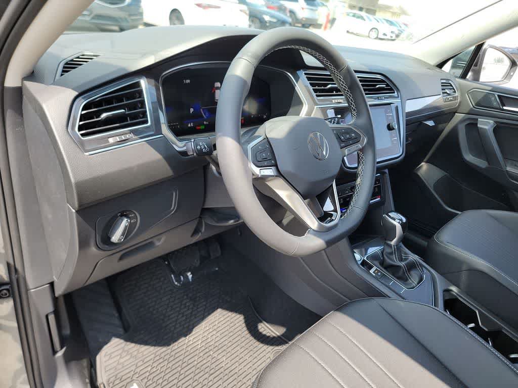 Used 2023 Volkswagen Tiguan SE FWD image 19