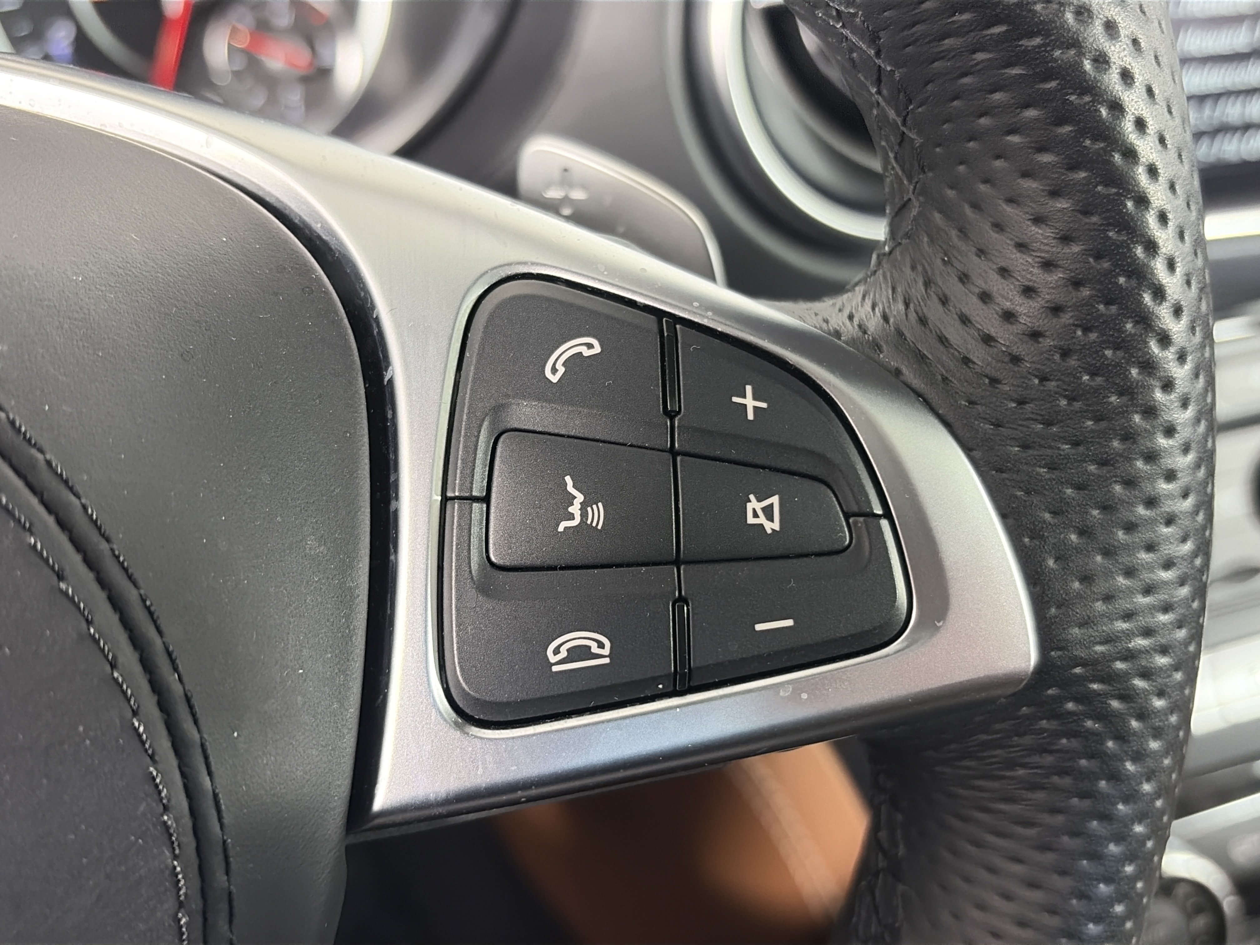 Used 2020 Mercedes-Benz SL 550 image 38