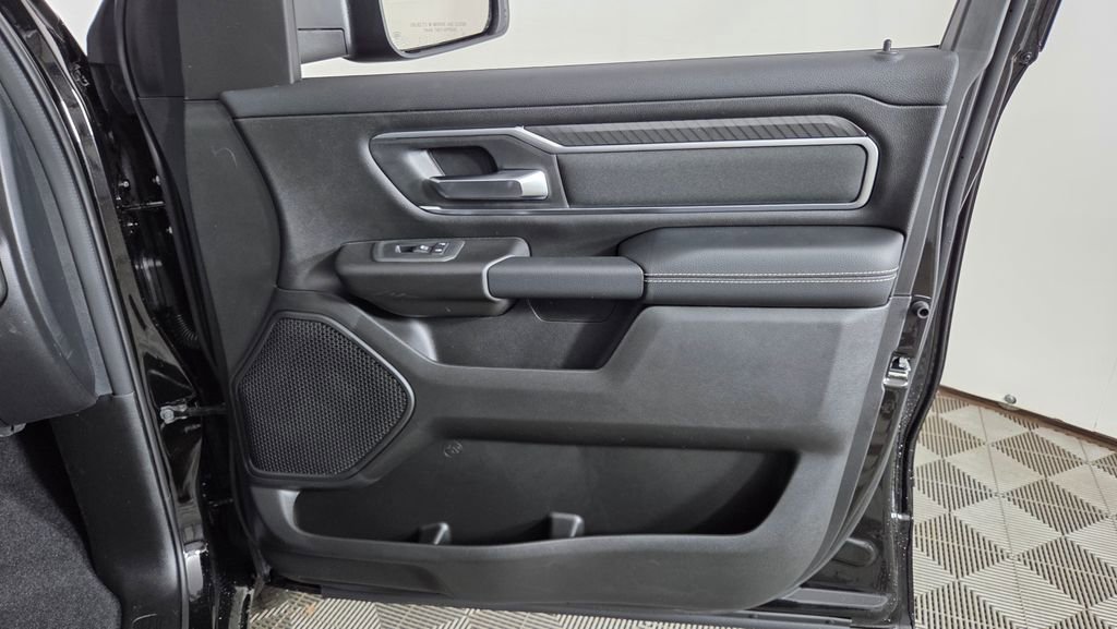 New 2026 RAM 1500 4x4 Crew Cab image 29