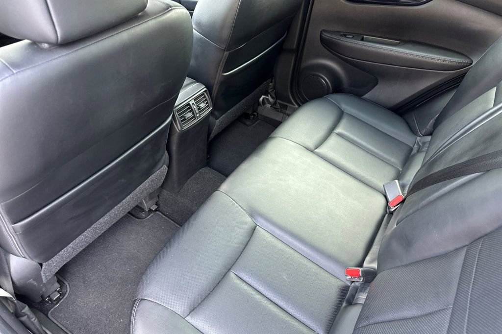 Used 2018 Nissan Rogue Sport SL w/ SL Premium Package image 12