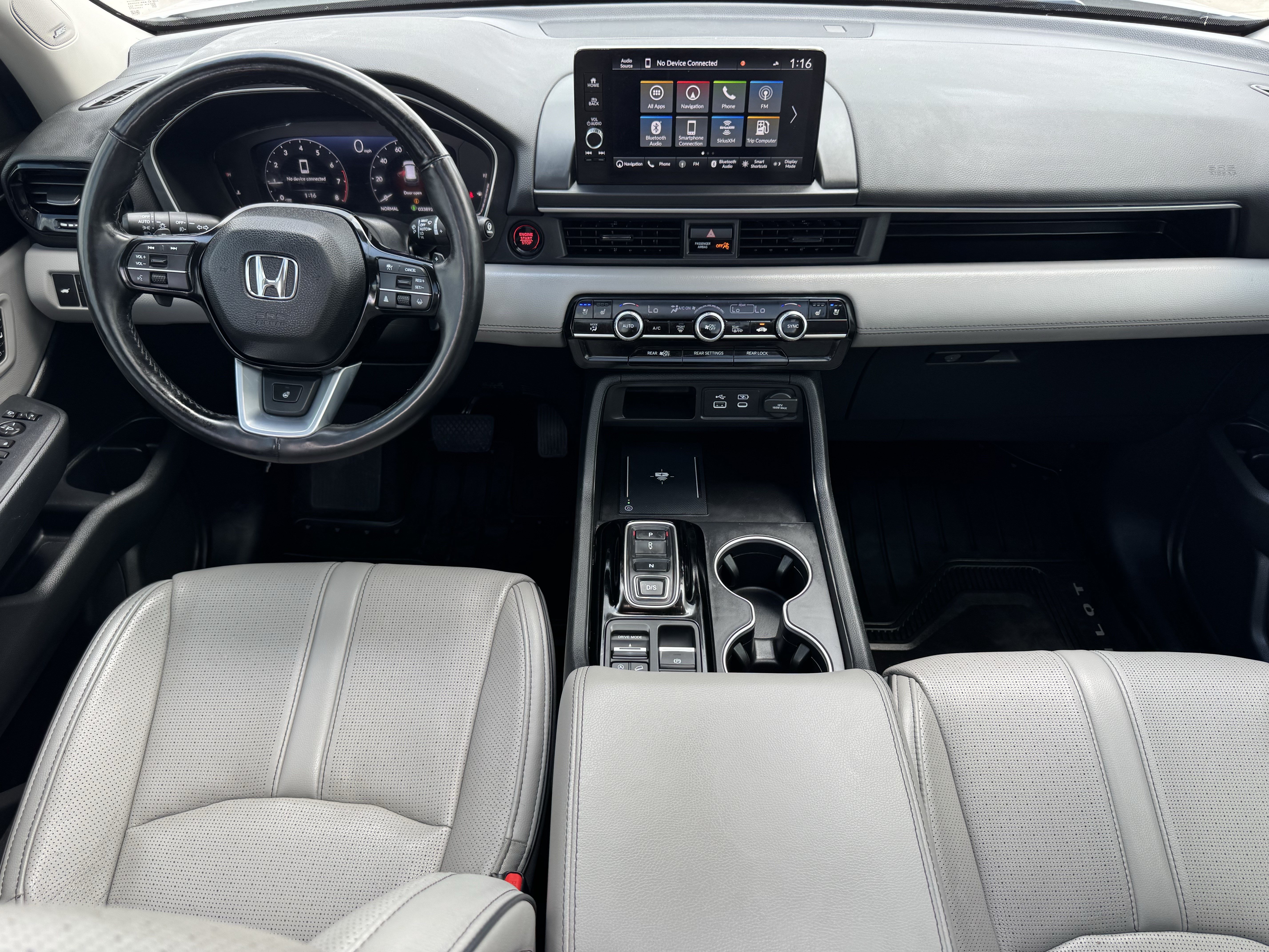 Used 2025 Honda Pilot Elite image 9