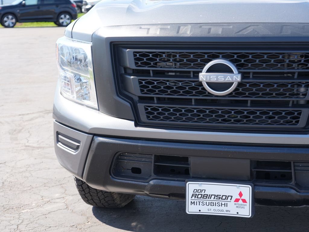 Used 2023 Nissan Titan S AWD/4WD image 9