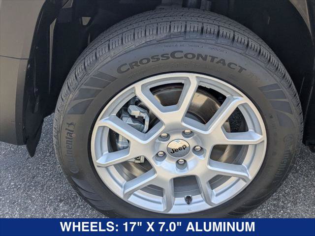 Used 2022 Jeep Renegade Latitude AWD/4WD image 9
