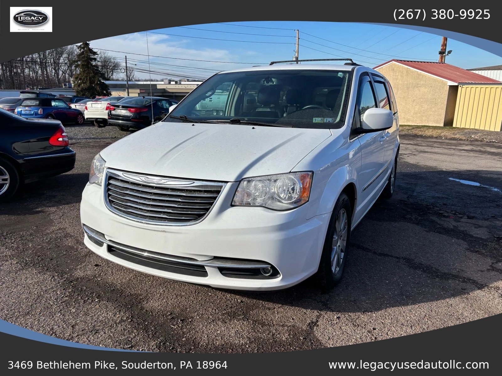 Used 2016 Chrysler Town & Country Touring FWD image 2