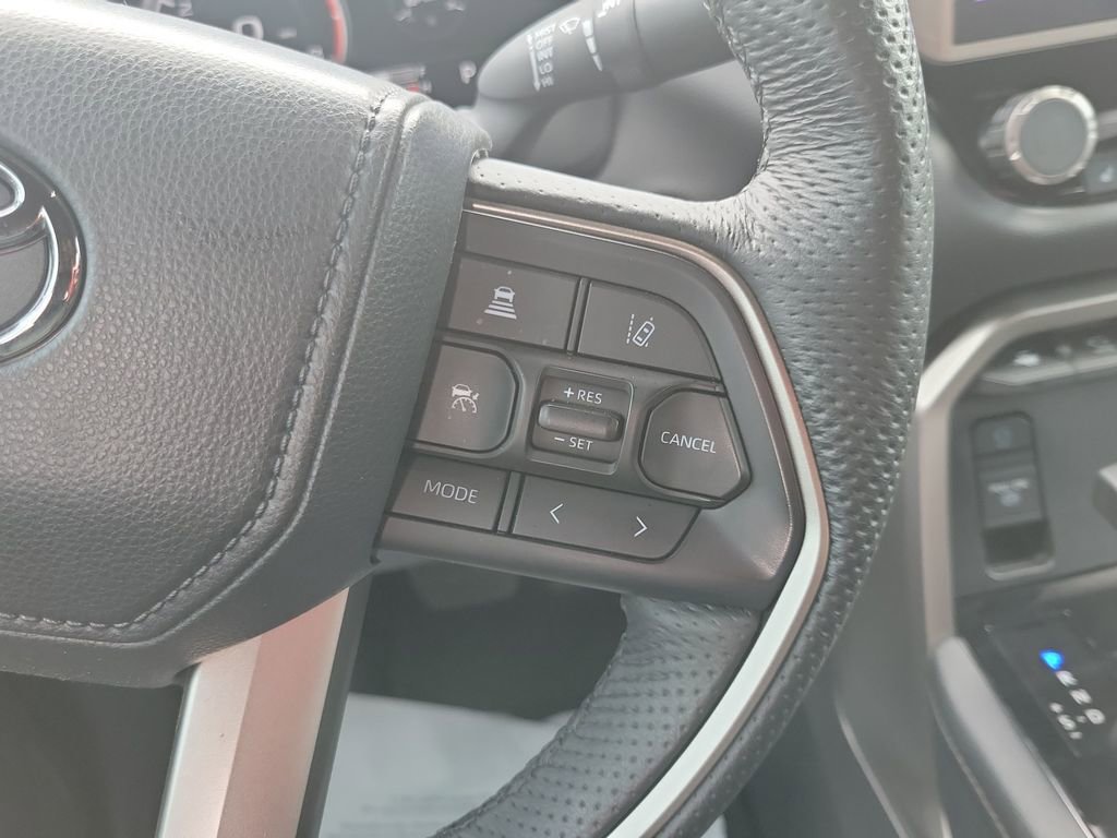 Used 2025 Toyota Tundra Limited AWD/4WD image 23