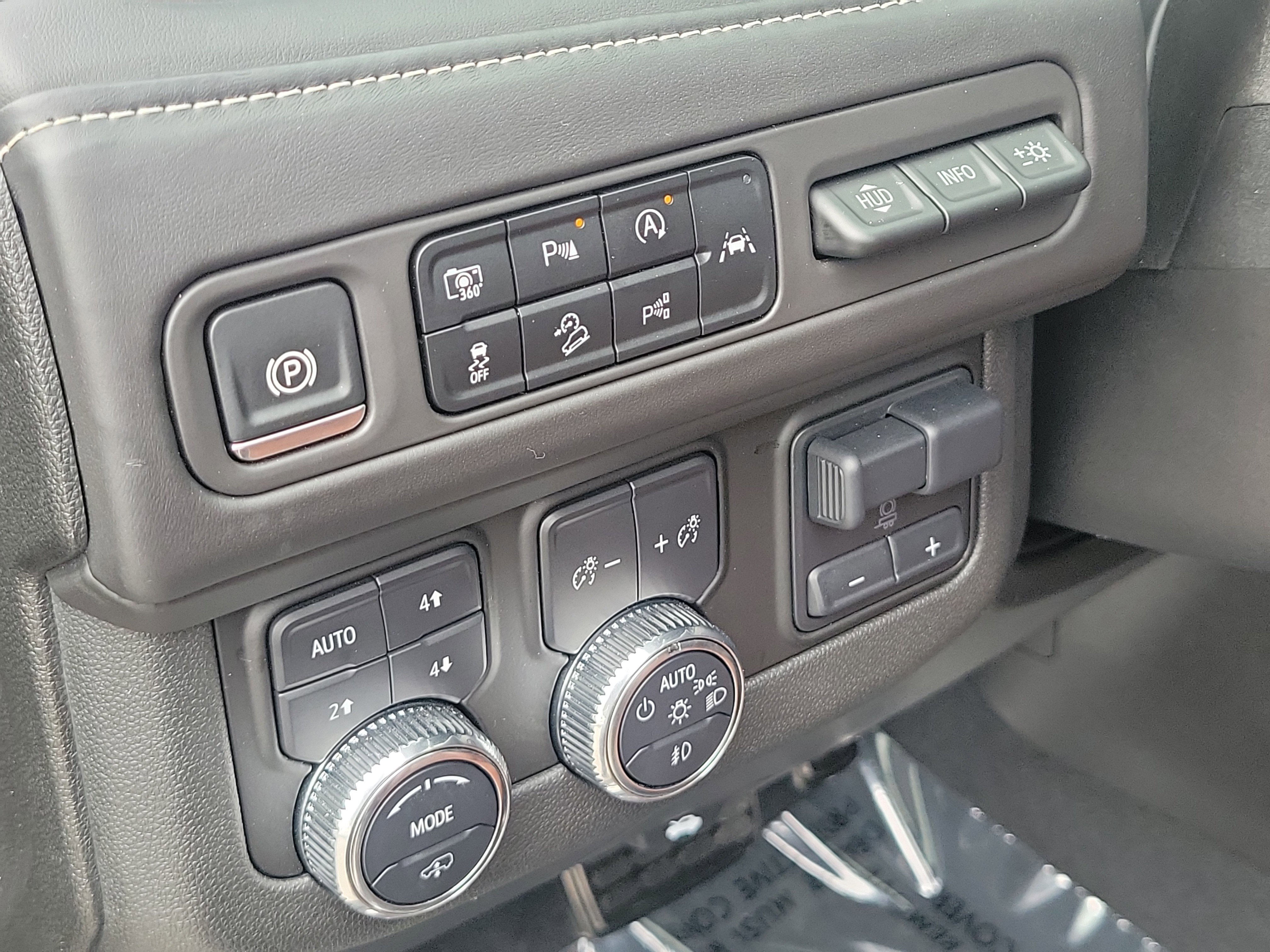 Used 2024 GMC Yukon Denali Ultimate AWD/4WD image 25