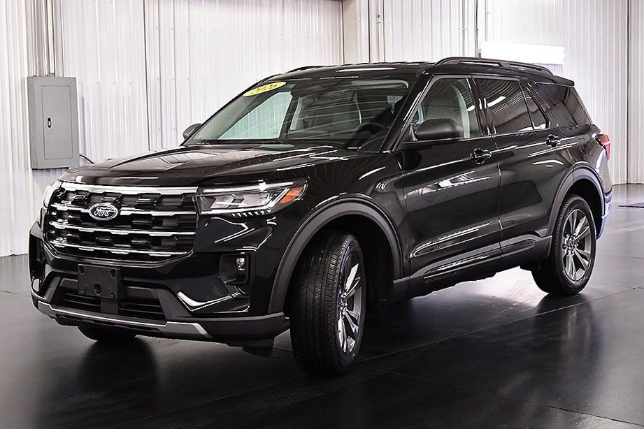 New 2026 Ford Explorer Active w/ Active Comfort Package image 3