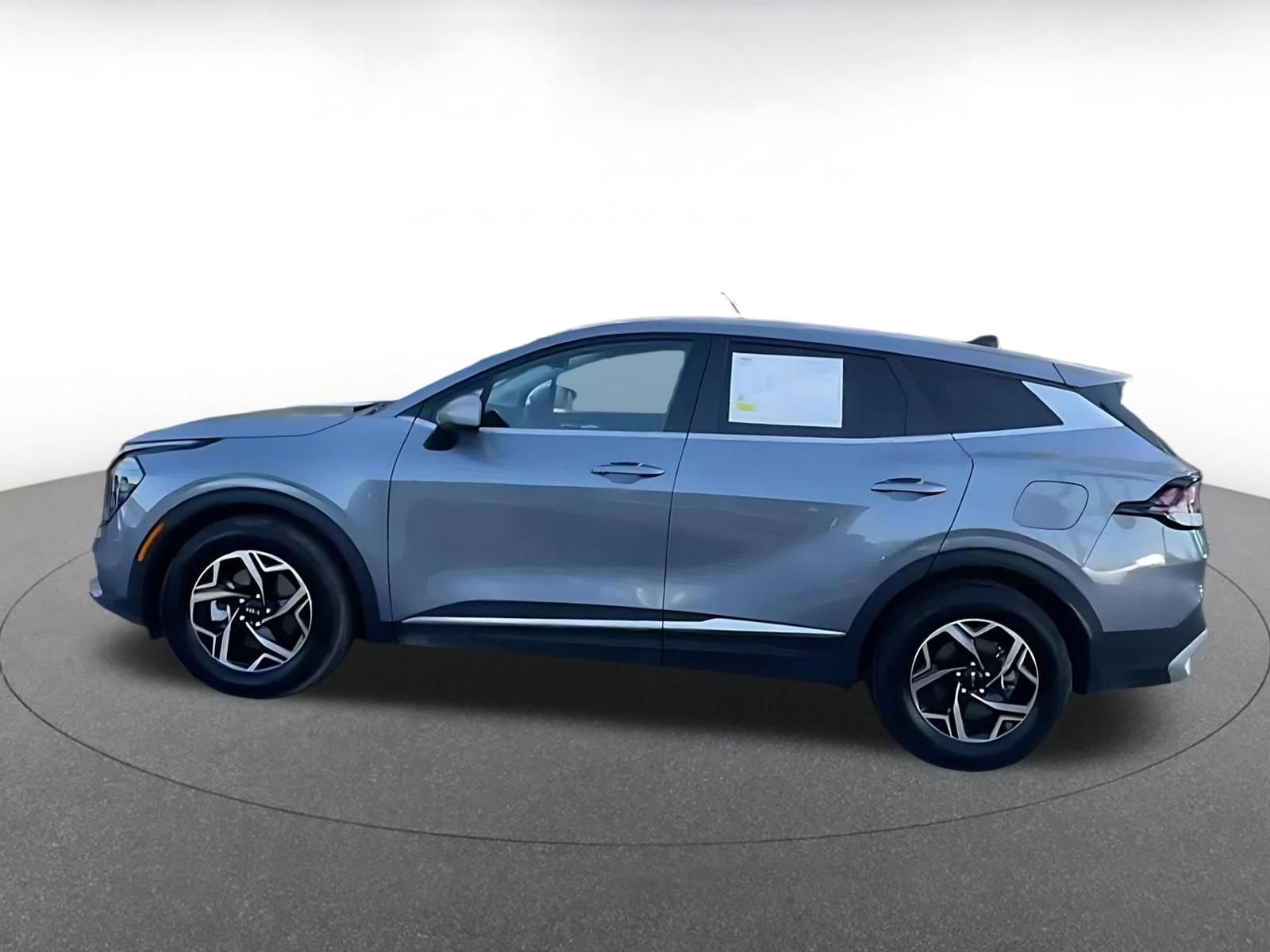 Used 2025 Kia Sportage LX image 9