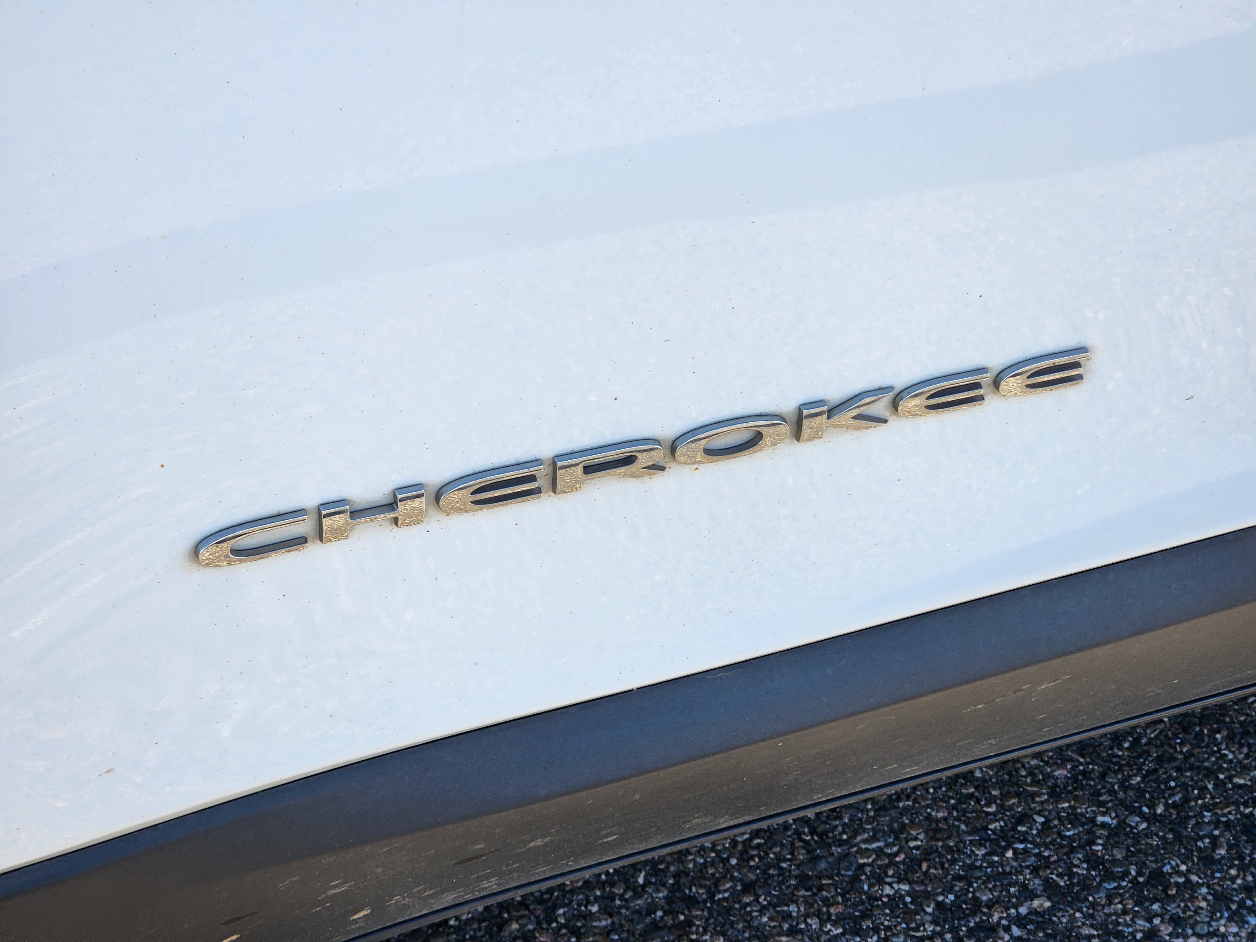 Used 2016 Jeep Cherokee Limited w/ Luxury Group image 8