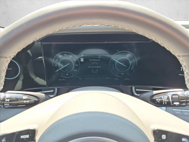 Certified 2025 Hyundai Elantra SEL FWD image 11