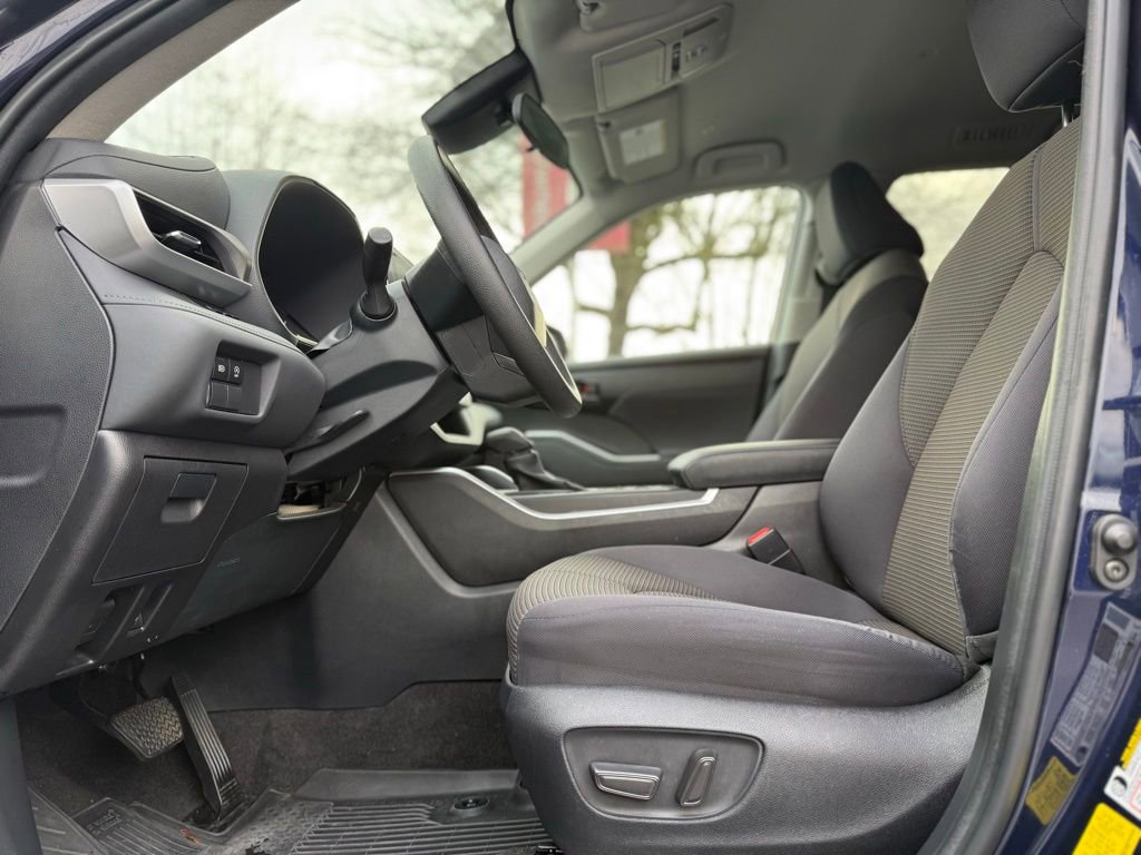 Used 2023 Toyota Highlander L image 12