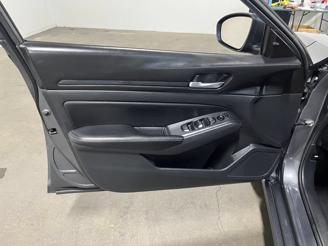 Used 2024 Nissan Altima 2.5 SV FWD image 24