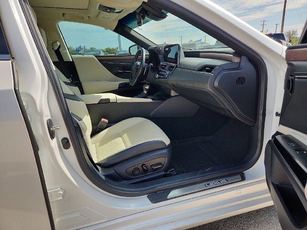 Used 2025 Lexus ES 350 w/ Premium Package FWD image 8