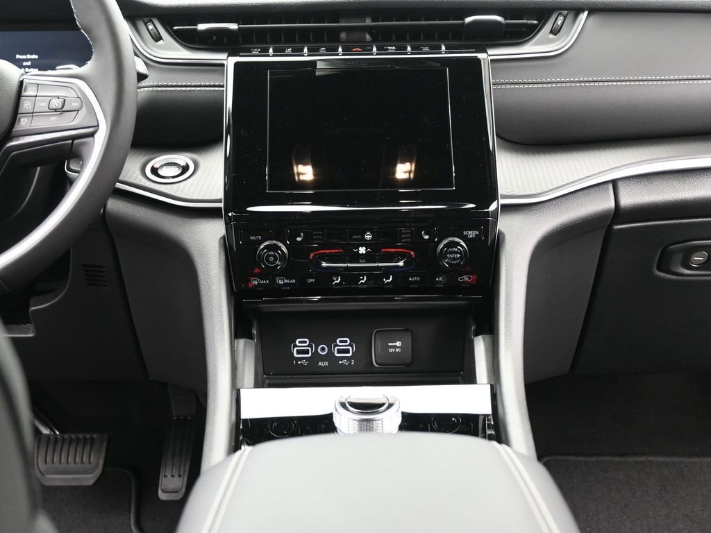 New 2025 Jeep Grand Cherokee L Laredo w/ Luxury Tech Group I image 27