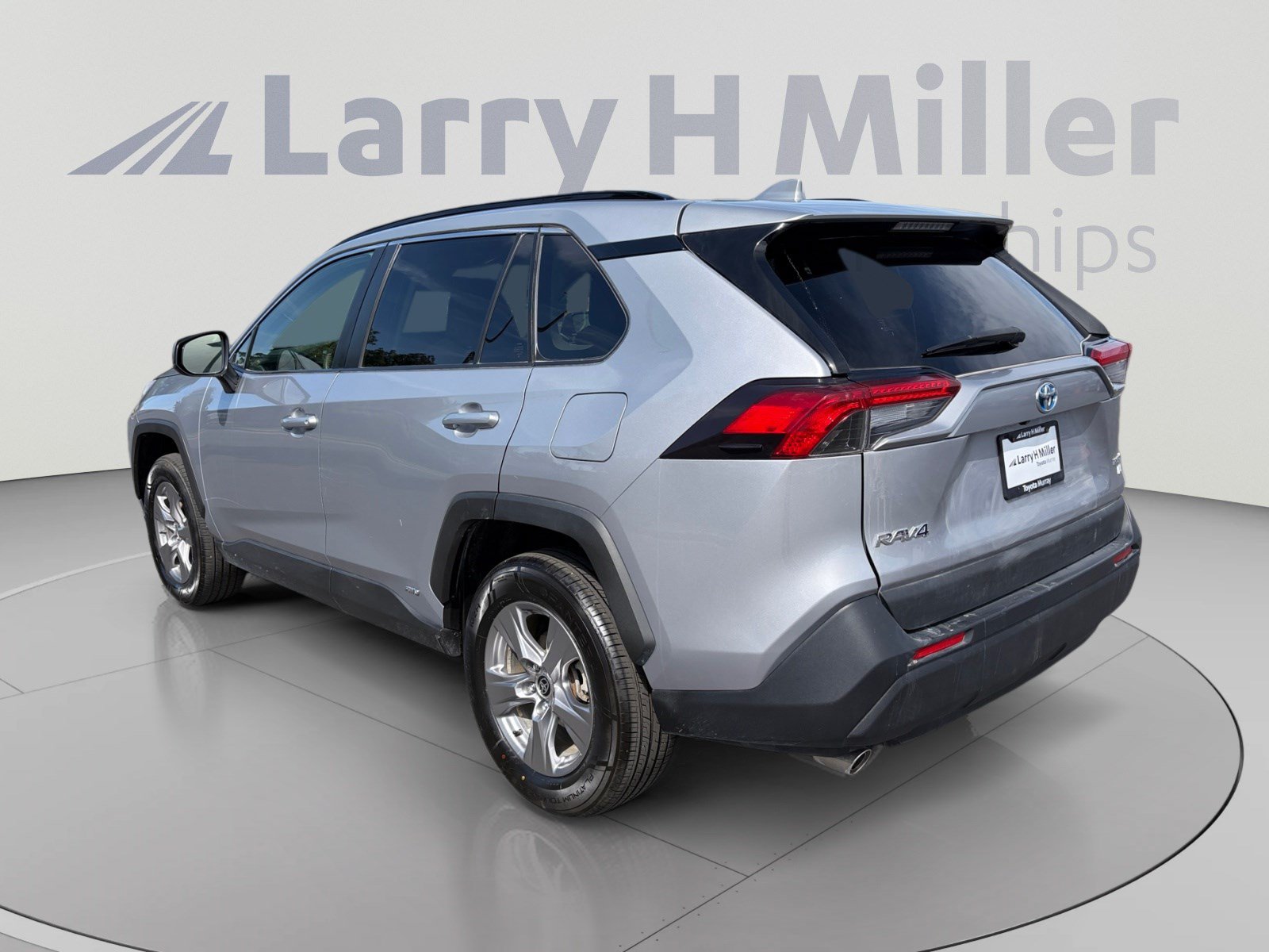 Used 2023 Toyota RAV4 LE AWD/4WD image 3