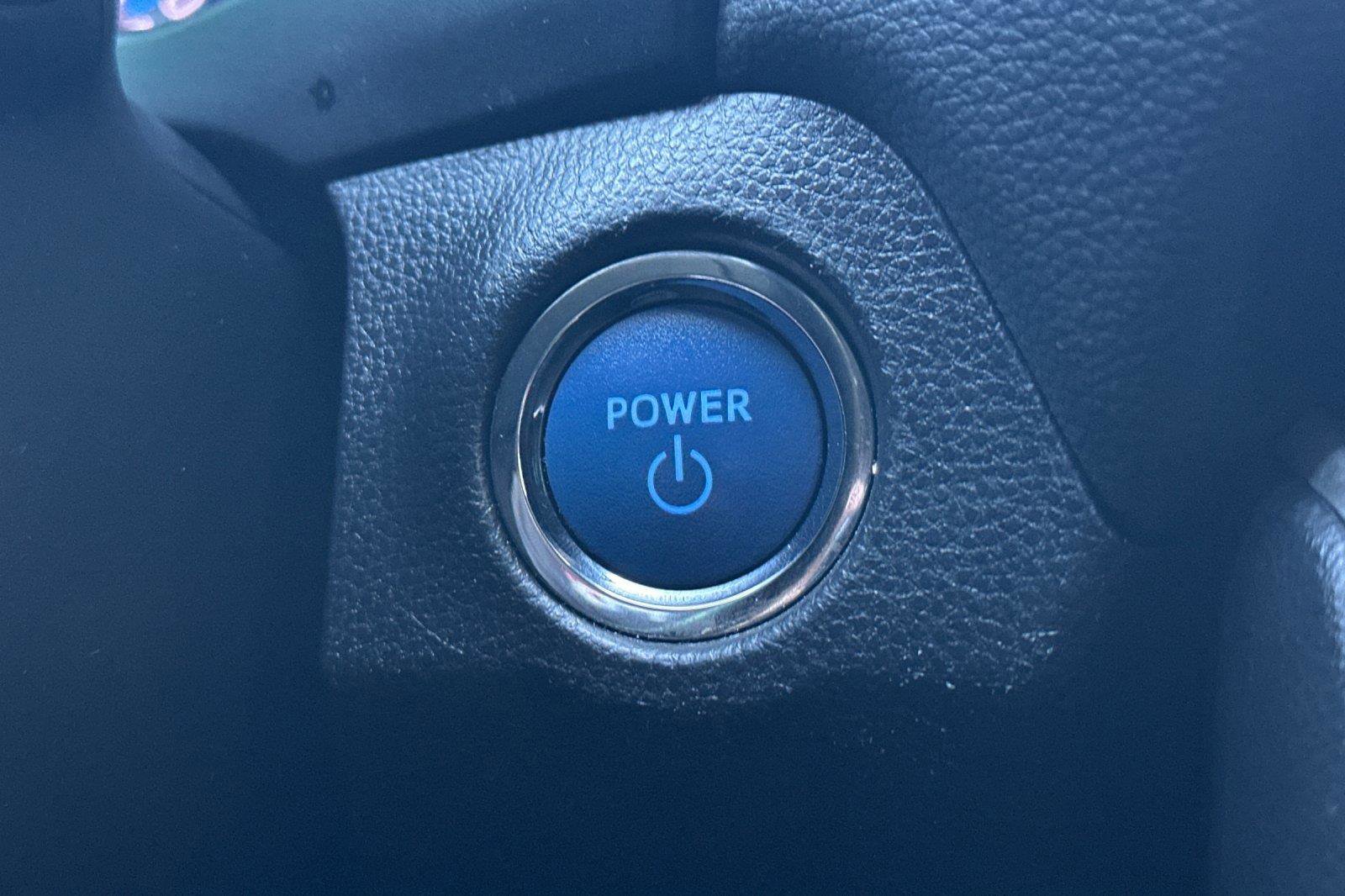 Used 2021 Toyota RAV4 XLE w/ Carpet Mat Package (TMS) image 21