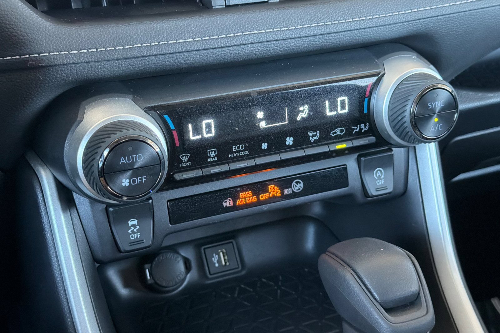 Used 2025 Toyota RAV4 XLE FWD image 24