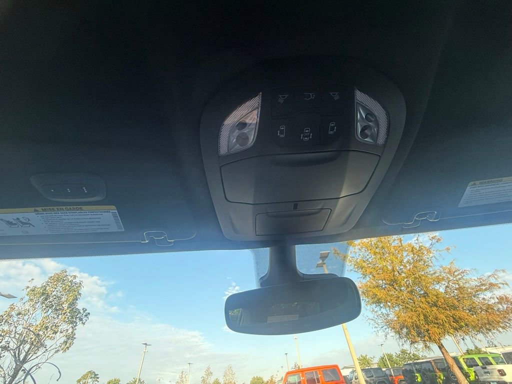 New 2026 Chrysler Pacifica Select image 12