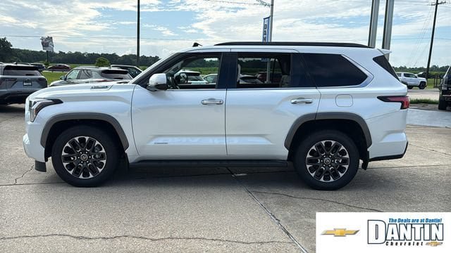 Used 2023 Toyota Sequoia Limited AWD/4WD image 4