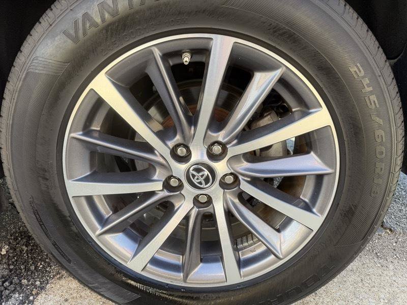 Used 2019 Toyota Highlander XLE FWD image 30