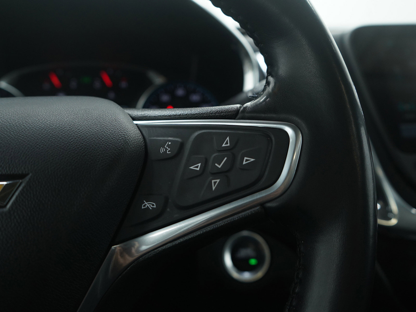 Used 2018 Chevrolet Equinox LT w/ Sun & Infotainment Package image 28