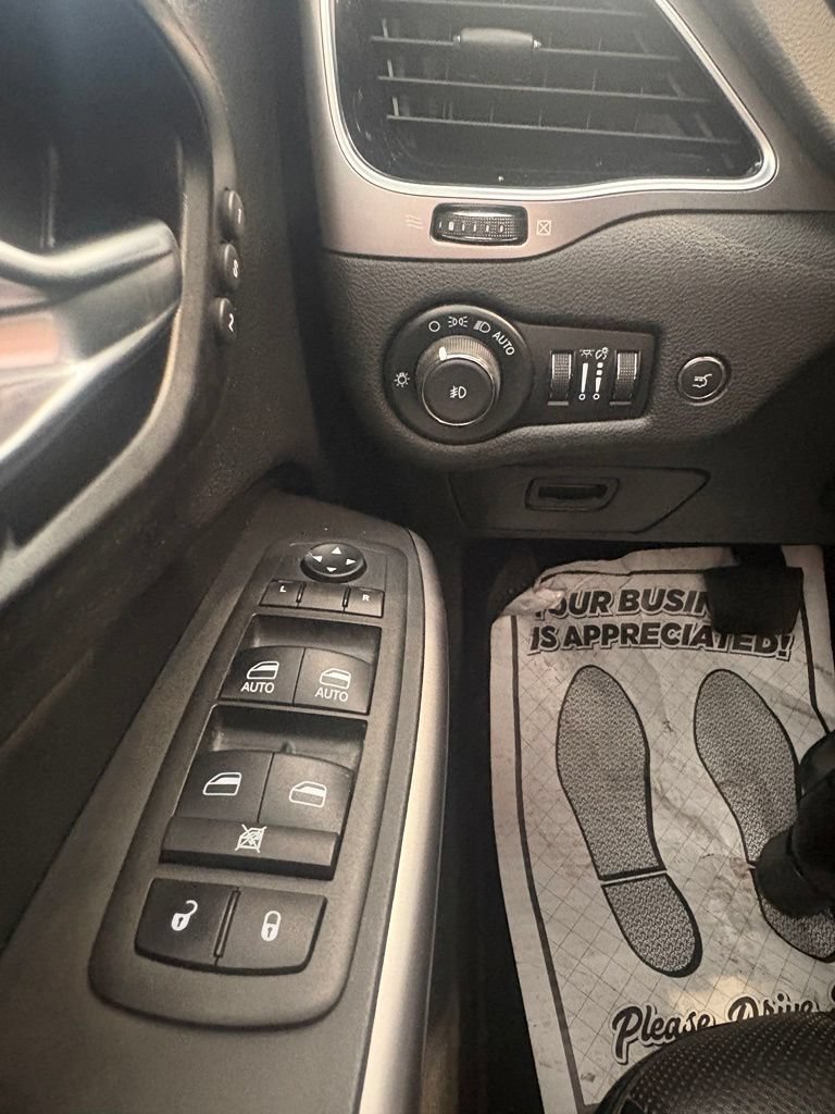 Used 2022 Jeep Cherokee Limited AWD/4WD image 26