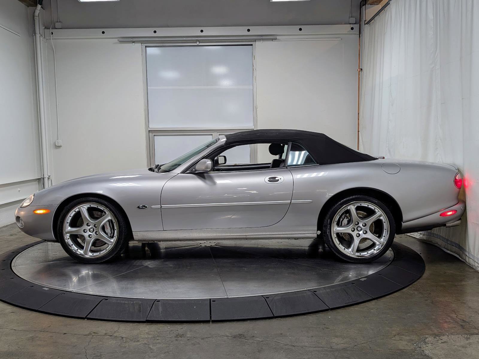 Used 2001 Jaguar XKR Convertible image 13