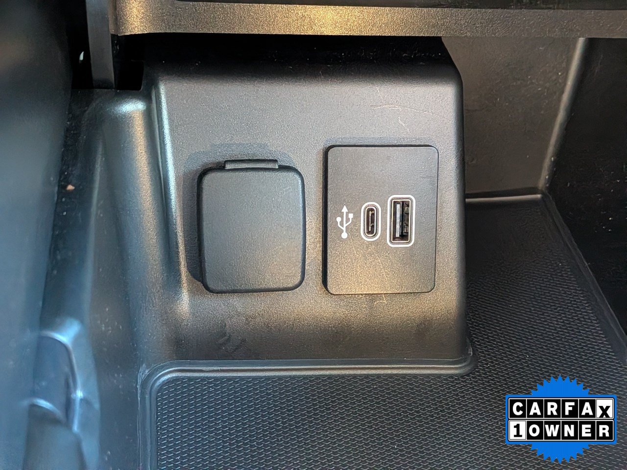 Used 2025 Ford Explorer Active AWD/4WD image 31