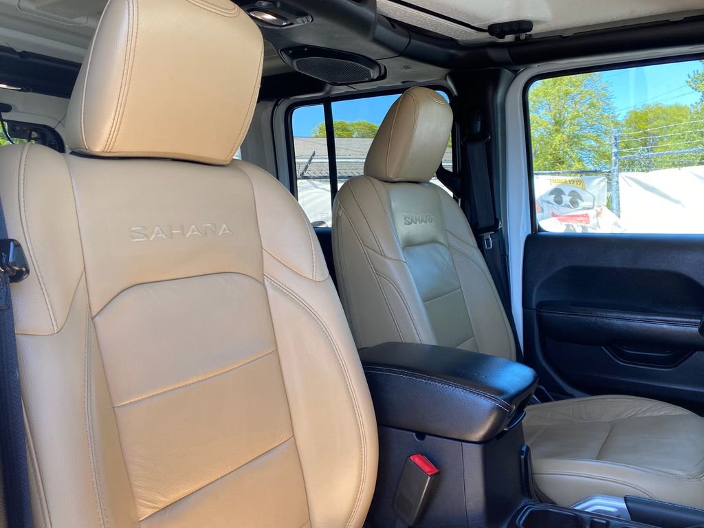 Used 2018 Jeep Wrangler Unlimited Sahara AWD/4WD image 18