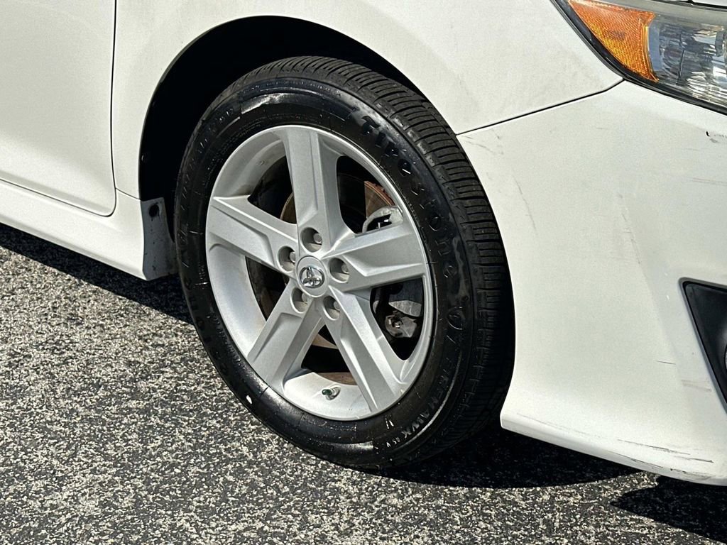 Used 2013 Toyota Camry SE image 30