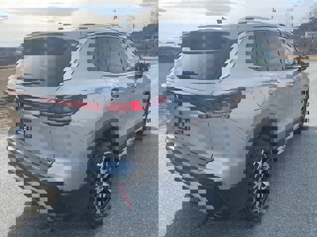 New 2025 Volkswagen Tiguan SE image 4